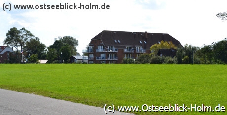 Blick über den Deich auf Haus Panorama