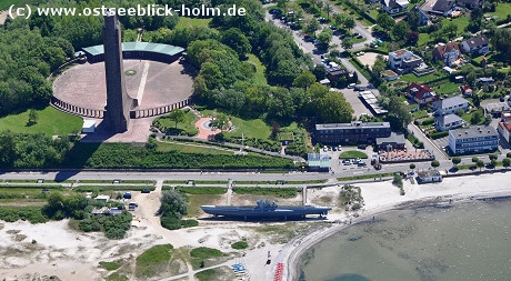 Laboe mit Ehrenmal und U-Boot